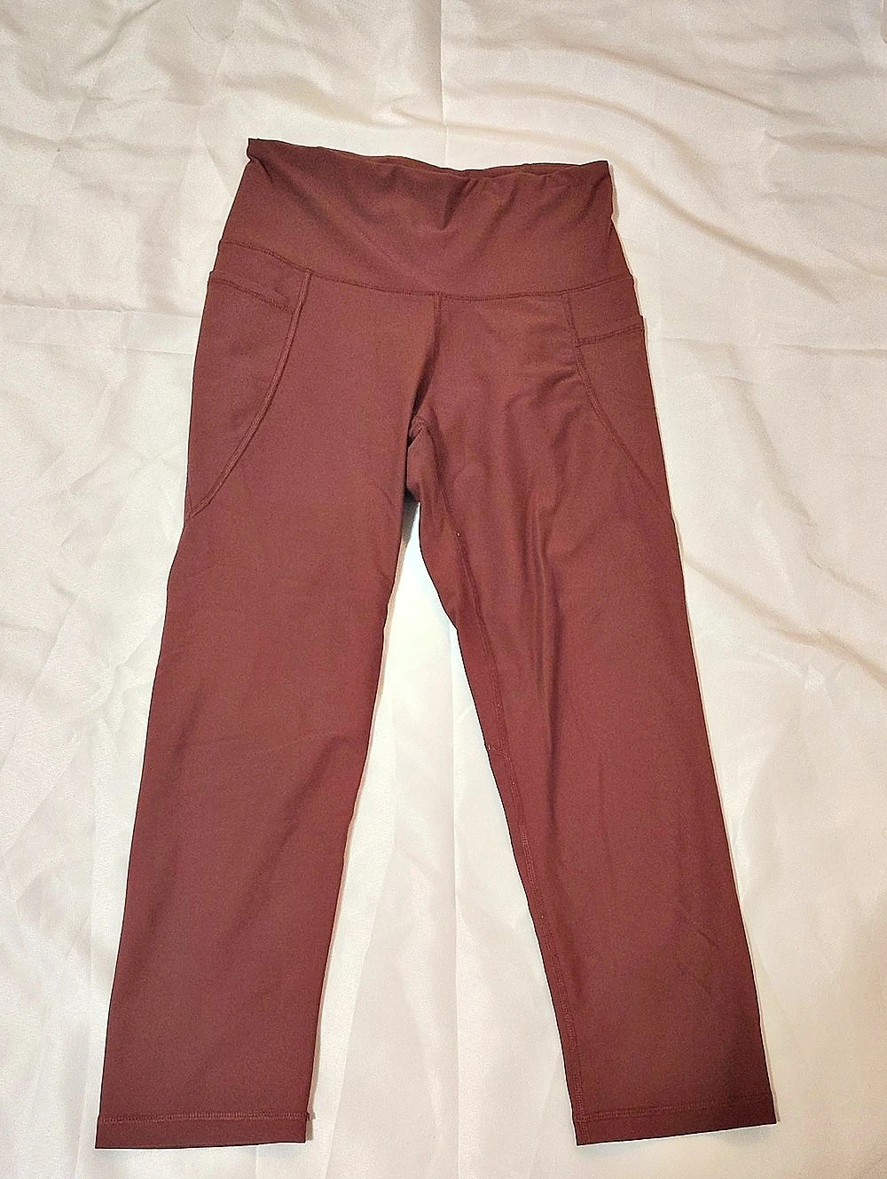 Old Navy High-Waisted Elevate Side-Pocket Crop Leggings Brown